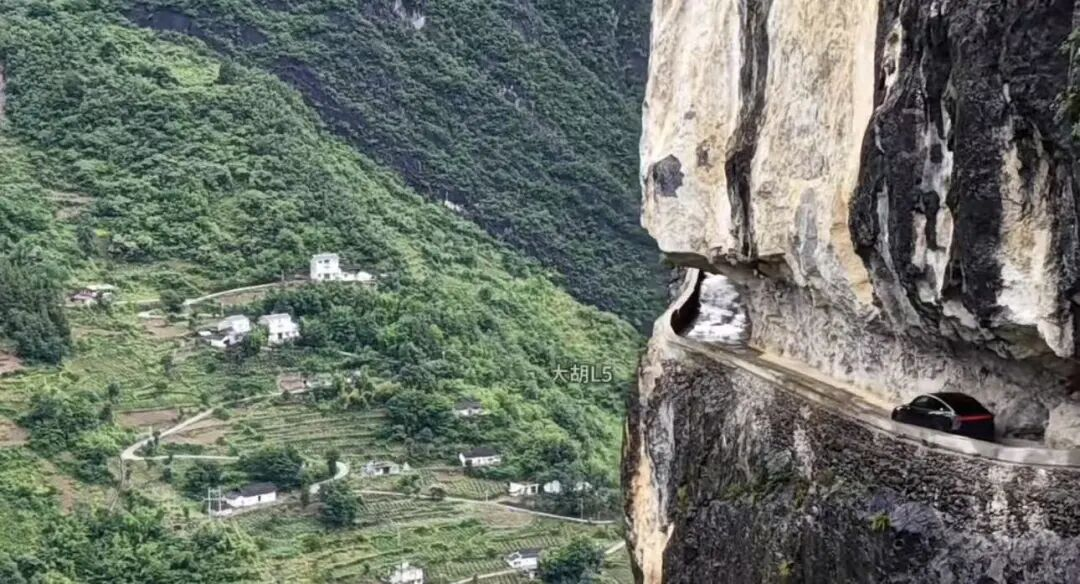 配图
